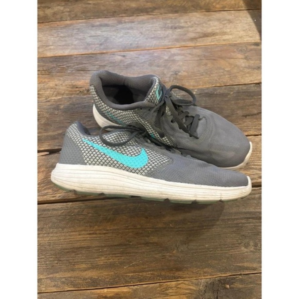 Nike revolution shoes‎